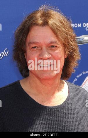 06 ottobre 2020 - Eddie Van Halen, chitarrista leggendario della Hall of Fame e co-fondatore di Van Halen -- è morto dopo una lunga battaglia con il cancro alla gola all'età di 65 anni. File Foto: 10 Marzo 2013 - Beverly Hills, California - Eddie Van Halen. 10° benefit annuale della John Varvatos Stuart House tenuto presso la John Varvatos Boutique. (Immagine di credito: © Byron Purvis/AdMedia tramite ZUMA Wire) Foto Stock