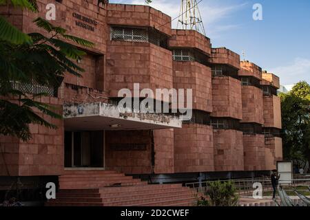 Chennai, India - 6 febbraio 2020: Vista esterna del Museo dei bambini´s all'ingresso dell'edificio in pietra marrone il 6 febbraio 2020 a Chennai Foto Stock