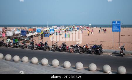 Chennai, India - 8 febbraio 2020: Vista della vita quotidiana che accade a Chennai Beach l'8 febbraio 2020 a Chennai, India Foto Stock