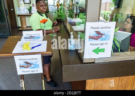 Brooksville Florida, City Hall, sportello informativo, Covid-19 coronavirus Pandemic malattia infettiva malattia salute crisi biologica, Black Blacks African Foto Stock