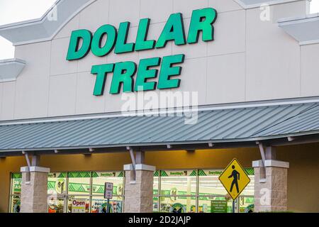 Spring Hill Florida,Nature Coast Commons,shopping shopper shopping shopping negozi mercati di mercato di acquisto di vendita, negozi al dettaglio negozi business b Foto Stock