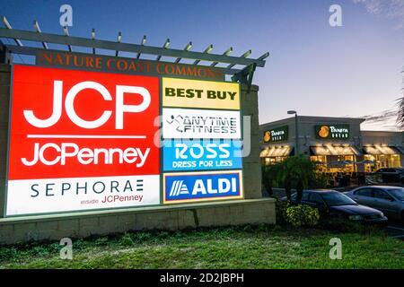 Spring Hill Florida,Nature Coast Commons,shopping shopper shopping shopping negozi mercati di mercato di acquisto di vendita, negozi al dettaglio negozi business b Foto Stock