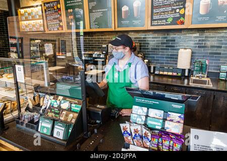 Orlando Florida,Lake Buena Vista,Walt Disney World Resort,Starbucks Coffee,cafe,Disney Springs,Covid-19 malattia pandemica del coronavirus malattie infettive Foto Stock