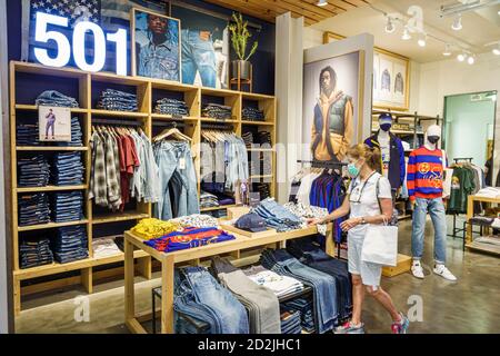 Orlando Florida,Lake Buena Vista,Walt Disney World Resort,Disney Springs,shopping shopper shopping shopping negozi mercati di mercato mercato di acquisto sellin Foto Stock