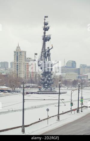 MOSCA, RUSSIA - 17 GENNAIO 2016: Monumento all'imperatore russo Pietro il Grande Foto Stock