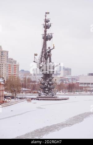 MOSCA, RUSSIA - 17 GENNAIO 2016: Monumento all'imperatore russo Pietro il Grande Foto Stock