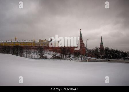 MOSCA / RUSSIA - 17 GENNAIO 2016: Vista invernale del Cremlino di Mosca Foto Stock