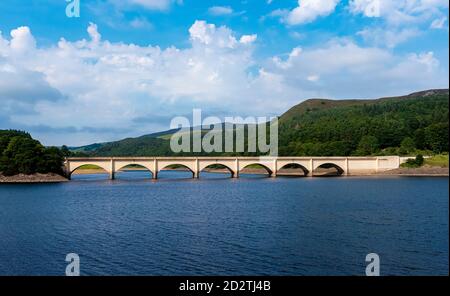 Ashotton Bridge, Ladybower Reservoir, Peak District, Derbyshire, Inghilterra, Regno Unito Foto Stock