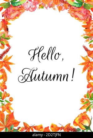 Ciao, biglietto d'auguri d'autunno con una cornice di foglie d'acquerello, rami e fiori, su uno sfondo bianco Foto Stock