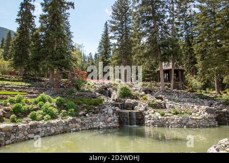 2 giugno 2019. Banff National Park, Alberta, Canada. Padiglione Devoniano alle Cascate dei Giardini del tempo. Foto Stock