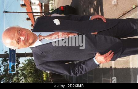 Il leader del Partito referendum, Sir James Goldsmith, dopo aver votato questa mattina a Ham in Surrey (giovedì). Goldsmith è morto per un attacco di cuore in Spagna dopo essersi ammalato di cancro. Foto di Peter Jordan/PA. Foto Stock