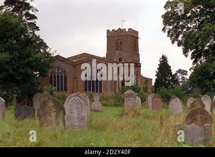 La chiesa di Santa Maria la Vergine nel villaggio di Great Brington nel Northamptonshire che sarà il luogo di riposo finale per Diana, principessa del Galles, è stato annunciato oggi (Lunedi). La principessa sarà riposata nella cappella della famiglia Spencer, separata dal coro della chiesa del XIII secolo da tre archi in pietra. La Cappella, costruita come mausoleo privato nel 1516, ospita i resti di 20 generazioni della famiglia Spencer. Vedi la storia della PA ROYAL Diana Chapel. Foto Stock