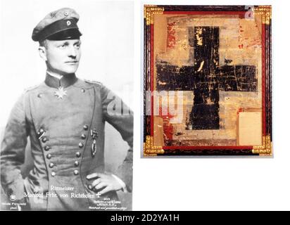 File di libreria non datato composto dal combattente tedesco Baron Manfred von Richtofen e le insegne 'Balkenkreuze' prese dal triplano Focker volato dal leggendario 'Red Baron'. Il mistero di 80 anni che circonda la morte del Red Baron può essere stato risolto oggi (mercoledì) quando David Thomson ha detto che suo padre Tilden Thomson volò un aereo a due posti a volo basso su linee tedesche come un decoy per attirare Baron Manfred von Richthofen in una trappola. Vedi PA Storia Baron. Foto PA. Foto Stock