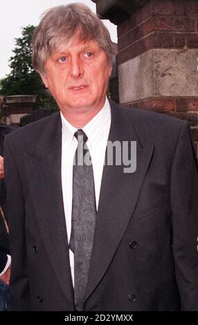 Larry Harrison, il conducente del treno passeggeri coinvolto nell'incidente ferroviario di Southall, arriva oggi a Ealing Magistrates Court, nella zona ovest di Londra (mercoledì) per far fronte alle spese di macellazione. Harrison era sotto il controllo di un Great Western Swansea to London express che si scontrò con un treno merci vuoto, uccidendo sette persone, il 19 settembre dello scorso anno. Vedi PA storia COURTS Southall. Foto di Stefan Rousseau/PA Foto Stock