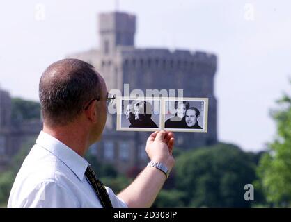 Un pacchetto di presentazione di francobolli speciali che commemorano il matrimonio del Principe Edoardo e Sophie Rhys-Jones di fronte al Castello di Windsor. I francobolli, prezzo 26p e 64p, riportano le uniche fotografie ufficiali della coppia scattate dal celebre fotografo John Swannell. * durante una seduta speciale al Castello di Windsor. Foto Stock