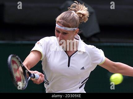 Nessun uso commerciale: Steffi Graf tedesco in azione contro Lindsay Davenport americano durante la finale dei Ladies' Singles a Wimbledon. Foto Stock