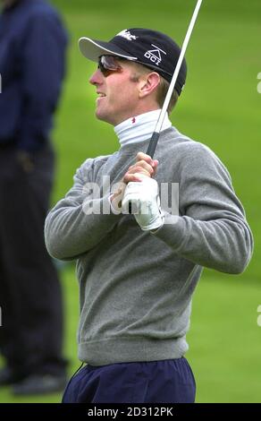 David Duval (USA) stava lavorando presto al suo gioco prima dell'inizio del terzo giorno del torneo Standard Life Loch Lomond. Il golfista britannico Nick Faldo entra nel terzo round condividendo la guida con altri quattro. * il numero cinque del mondo Ernie Els, Ryder Cup Swede Jarmo Sandelin e due australiani di sinistra Richard Green e Adam Scott, 19 anni, l'ultimo wonder boy dello sport sono gli altri co-leader. Foto Stock