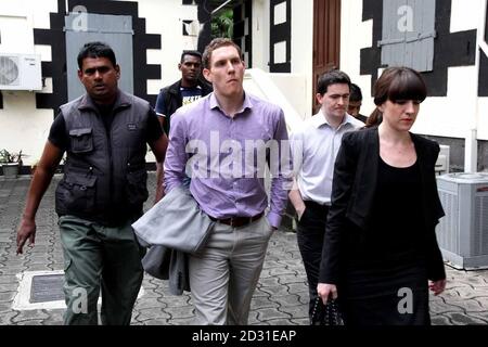 John McAreavey (centro), sua sorella Claire (destra) e Mark Harte (seconda destra), fratello di Michaela McAreavey, arrivano alla Corte Suprema di Port Louis, Mauritius, durante il processo di assassinio di Sandip Moneea e Avinash Treebhoowoon, Che sono accusati dell'assassinio della cittadina irlandese, Michaela McAreavey, assassinato durante la sua luna di miele un anno fa. Foto Stock