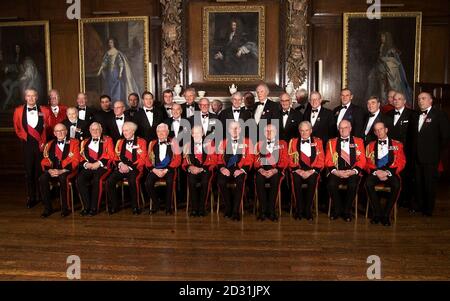 Il Duca di Edimburgo partecipa alla cena del 60° anniversario dell'Army Benevolant Fund al Royal Hospital di Chelsea, Londra. * è raffigurato con il Maresciallo Lord Inge, FM Sir John Chapple, FM Sir Nigel Bagnall, FM Lord Bramall, FM Lord Carver, HRH il Duca di Edimburgo, FM Sir Roland Gibbs, FM Sir John Stanier, FM Lord Vincent. RH il Duca di Kent, fila posteriore. Visconte Marchwood, Karan Bilimoria, Sir John Mills, William Ware, Paul Charlesworth, Richard Moon, Ron Gerard, Michael Portillo, Ralph Djanogly, Lord Mason, Michael Heseltine, Lord Carrington, Eric Hotung, John Foto Stock