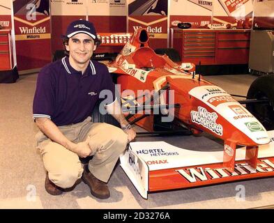 Ex pilota di Formula uno Alex Zanardi all'Autosports International Show, NEC Birmingham. 17/9/01: L'ex pilota di Formula uno e il due volte campione DI CART Alex Zanardi ha perso entrambe le gambe in un terribile incidente al Memorial americano, in Germania. * il 34-year-old è stato airlifed ad un ospedale di Berlino dopo che ha perso il controllo della sua Honda ed è stato colpito a 200mph mentre uscendo dalla pit-lane. Ha perso una gamba da sotto il ginocchio e l'altra da sopra il ginocchio. Foto Stock