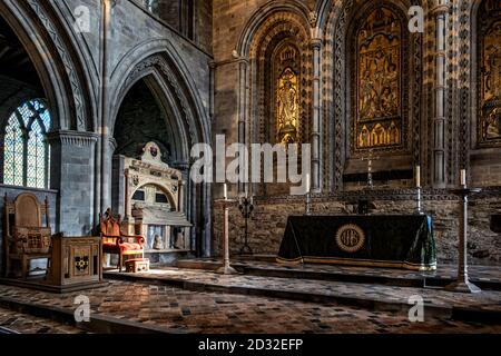 All'interno della cattedrale di St Davids , situata nella città di St Davids , Pembrokeshire , Galles , Regno Unito Foto Stock