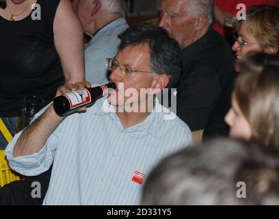 L'ex Segretario ai Trasporti Stephen Byers durante il partito per celebrare il 20° anniversario del primo Ministro britannico Tony Blair come deputato al Trimdon Labor Club nella sua circoscrizione a Sedgefield in Co Durham. Foto Stock