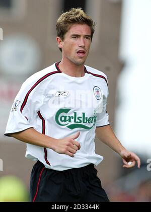 New Liverpool firma Harry Kewell in azione contro Crewe durante una frenesia pre-stagione a Gresty Road, Crewe. QUESTA IMMAGINE PUÒ ESSERE UTILIZZATA SOLO NEL CONTESTO DI UNA FUNZIONE EDITORIALE. NESSUN UTILIZZO DI SITI WEB/INTERNET A MENO CHE IL SITO NON SIA REGISTRATO PRESSO LA FOOTBALL ASSOCIATION PREMIER LEAGUE. Foto Stock