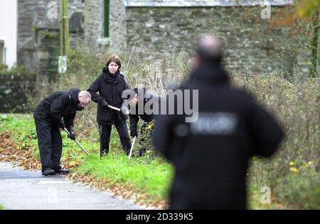 Gli ufficiali di polizia cercano la studentessa assente di 18 anni Alicia Eborne fuori dal villaggio di Bickleigh, vicino a Dartmoor. Più di 30 ufficiali sono stati coinvolti nella caccia per l'adolescente, che è scomparso da venerdì scorso, ma la polizia ha ammesso oggi che, sebbene vi fosse stata una buona risposta ad un appello per l'informazione del pubblico, erano 'molto preoccupati per il suo benessere'. Foto Stock