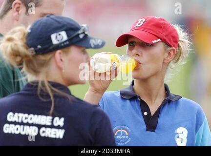 Zara Phillips il primo giorno di tre al Festival of British Eventing al Gatcombe Park di Gloucestershire. Zara non è stata in grado di prendere il suo posto in campo a causa della concussione dopo una caduta evocando lo scorso fine settimana. Foto Stock