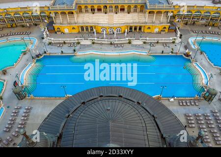 Europa, Ungheria, Budapest. Foto aerea di un bagno termale a Budapest. Bagni termali Szechenyi nel parco cittadino di Budapest. Foto Stock