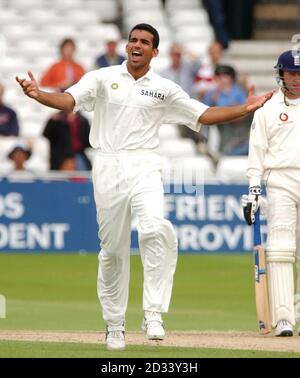 Zaheer Khan in India festeggia dopo il bowling Alec Stewart in Inghilterra per il 87 durante il quarto giorno del secondo test di nPower Match tra Inghilterra e India a Trent Bridge, Nottingham. Foto Stock