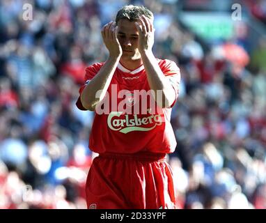 Michael Owen di Liverpool si è rifiutato dopo che la sua pena è stata salvata dal subsitute keeper di West Bromich Albion Joe Murphy, durante la loro partita di premiership fa Barclaycard allo stadio Anfield di Liverpool. *07/01/2003: L'Inghilterra e l'attaccante di Liverpool Michael Owen, che potrebbe perdere la sua terza partita consecutiva domani, mercoledì 8 gennaio 2003, quando Liverpool Face Sheffield si è unita nella Coppa di Worthington. Owen è stato tormentato da una ferita di ammanco che lo ha causato per sedersi fuori la vittoria della tazza di fa contro Manchester City e la sconfitta di lega da Newcastle il giorno di Capodanno. Foto Stock