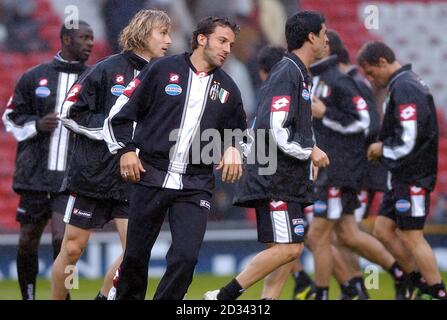 Alessandro del Piero (centro) della Juventus si allena con il resto della Juventus Team in campo Old Trafford prima della finale della Champions League contro AC Milan. Foto Stock