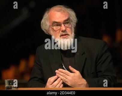 Rowan Williams, Arcivescovo di Canterbury, durante il suo discorso di apertura sul dibattito 'come dovrebbe essere governato il mondo?', presso la Cattedrale di St Paul nel centro di Londra. Foto Stock