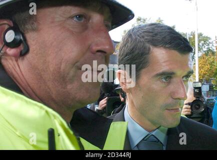 Il calciatore del Manchester United Roy Keane arriva a Trafford Magistrates Court. Si dice che la leggenda di Manchester United, di 33 anni, si sia scontrata con un ragazzo di 16 anni vicino alla sua casa di 1.4 milioni nel ricco sobborgo di Manchester di Hale. Foto Stock