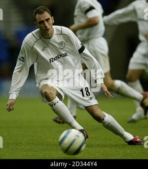 La caccia al Nicky di Bolton Wanderers in azione contro Birmingham City durante il Barclaycard Premiership Clash al Reebok Stadium. QUESTA IMMAGINE PUÒ ESSERE UTILIZZATA SOLO NEL CONTESTO DI UNA FUNZIONE EDITORIALE. NESSUN UTILIZZO DI SITI WEB/INTERNET A MENO CHE IL SITO NON SIA REGISTRATO PRESSO LA FOOTBALL ASSOCIATION PREMIER LEAGUE. Foto Stock