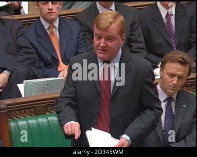 Schermata di cattura del leader liberaldemocratico Charles Kennedy durante le interrogazioni del primo Ministro alla Camera dei Comuni, Londra. Foto Stock