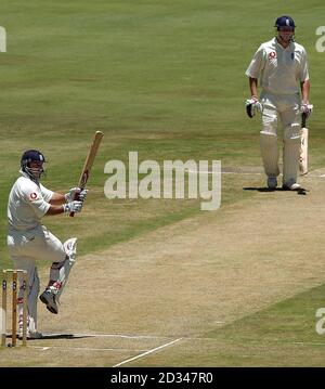 Andrew Flintoff (top) e Graham Thorpe in Inghilterra. Foto Stock