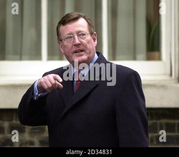 David Trimble, leader del partito unionista dell'Ulster, arriva per colloqui con il primo ministro britannico Tony Blair. Foto Stock