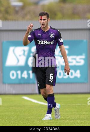 La palla dominica dei Rangers durante la partita del Ladbrokes Scottish Championship allo stadio di calcio Dumbarton, Dumbarton. Foto Stock