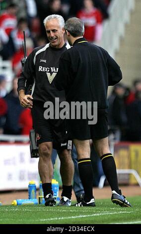 Il manager Sunderland Mick McCarthy (L) celebra la loro prima vittoria della stagione. Foto Stock