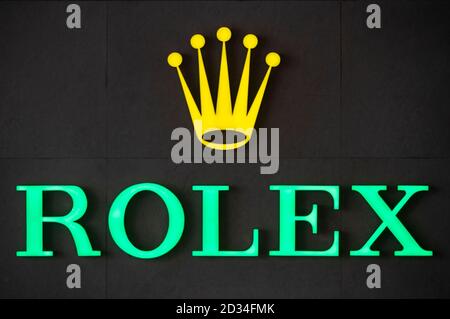 Swiss Luxury watchmaker Rolex logo visto a Hong Kong. Foto Stock