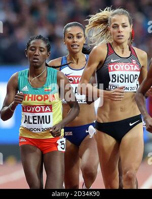 L'Adelle Tracey (centro) della Gran Bretagna nella semifinale femminile da 800 m scalda uno durante l'ottavo giorno dei Campionati Mondiali IAAF 2017 allo stadio di Londra. Foto Stock