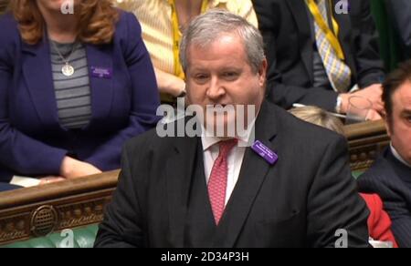 SNP Westminster leader Ian Blackford parla durante il primo ministro di domande nella Camera dei Comuni di Londra. Foto Stock