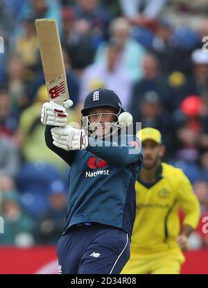 Inghilterra è Joe Root durante una giornata internazionale corrisponde all'SSE SWALEC Stadium di Cardiff. Foto Stock