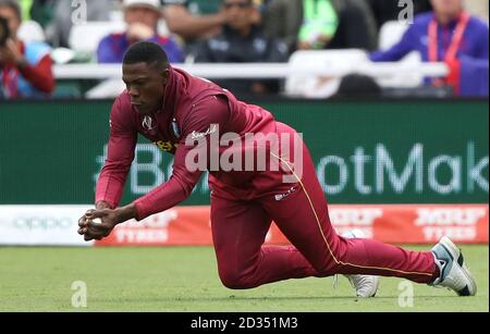 Il Jason Holder delle Indie Occidentali cattura Mohammad Hafeez del Pakistan durante la partita di gruppo della Coppa del mondo ICC Cricket a Trent Bridge, Nottingham. Foto Stock