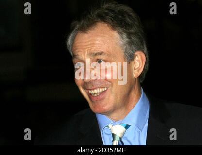 Il primo ministro britannico Tony Blair arriva al St. George's Hotel a Llandudno, Galles. Foto Stock