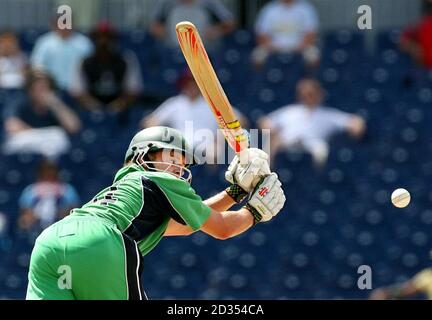 William Porterfield irlandese in azione durante la partita dei Super Eights della Coppa del mondo ICC Cricket al Kensington Oval, Birdgetown, Barbados. Foto Stock