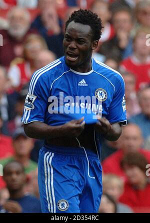 Michael Essien di Chelsea celebra il punteggio dell'equalizzatore Foto Stock