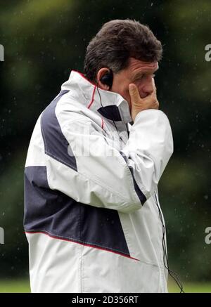 L'allenatore del Galles Gareth Jenkins durante una sessione di formazione al vale of Glamorgan Hotel, Hensol, nr Cardiff, Galles. Foto Stock